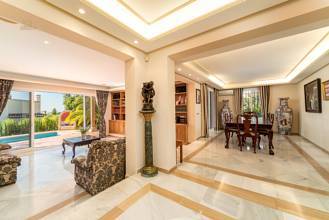 Thumbnail von Villa For Sale in El Paraiso, Málaga