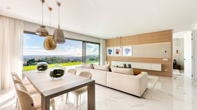 Apartment For Sale in Benahavis, Málaga