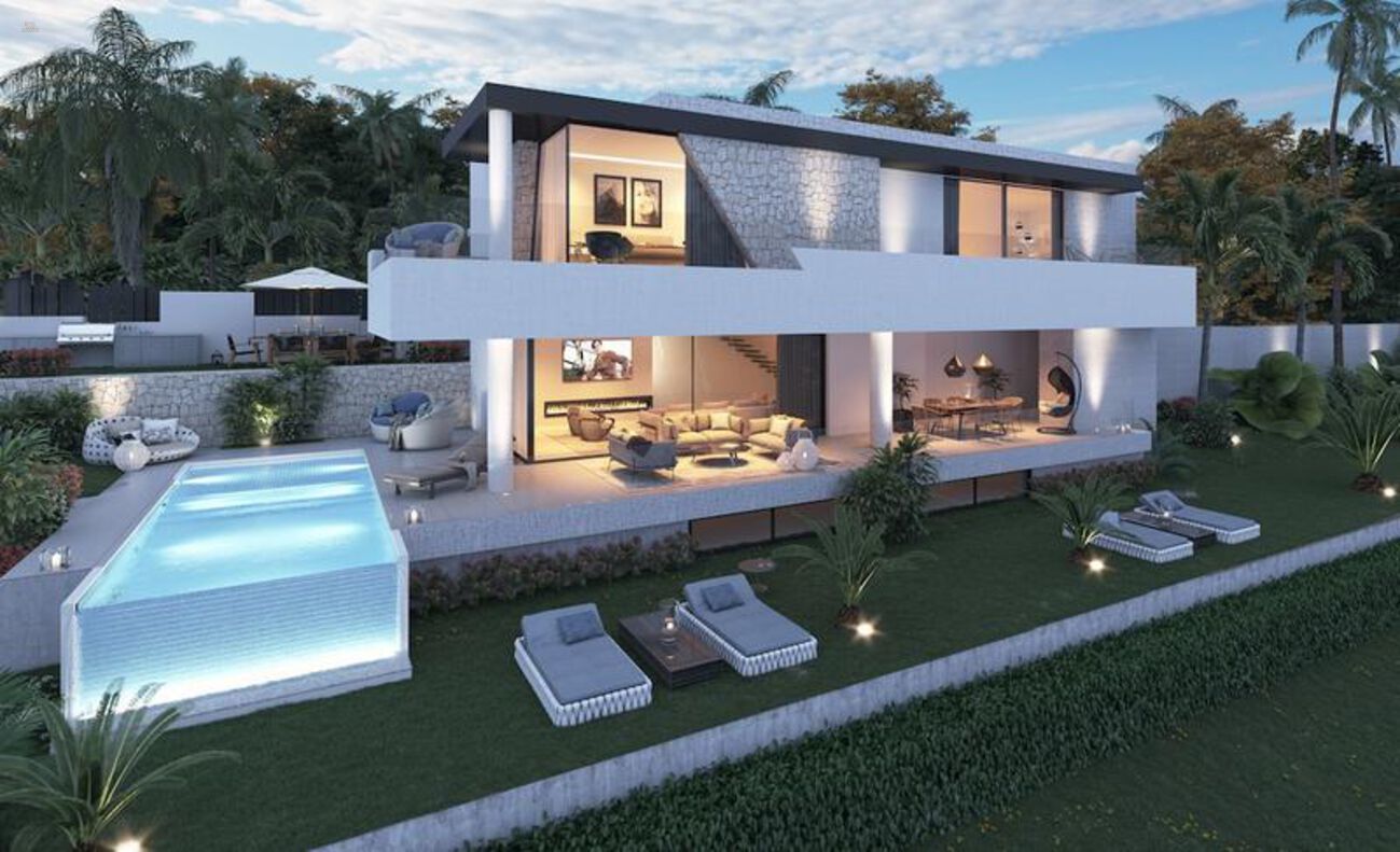 Villa For Sale in Estepona, Málaga