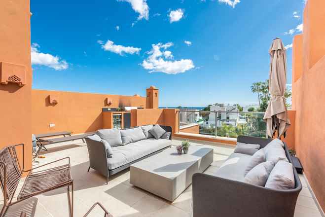 Apartment For Sale im Marbella, Málaga 