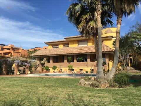 Luxus-Villa in Estepona R2806217