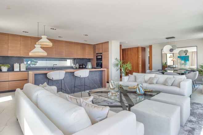 Apartment For Sale in Benahavis, Málaga