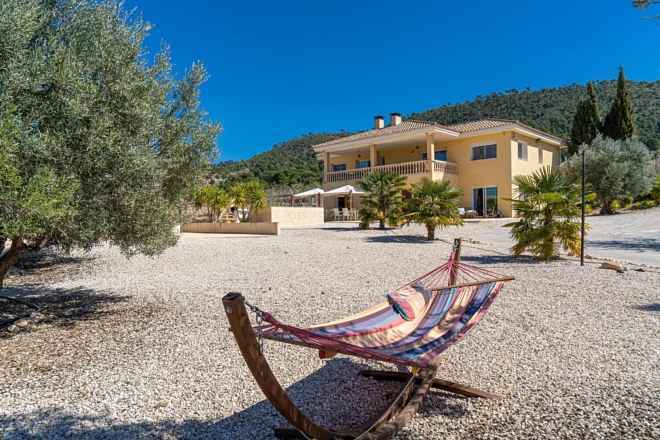 Country House For Sale in Pinoso, Alicante