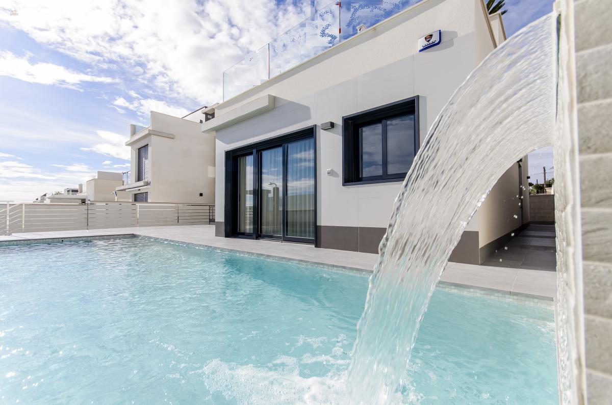 Villa For Sale in San Miguel de Salinas, Alicante