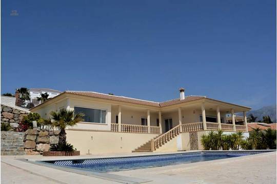 Villa For Sale in Periana, Málaga