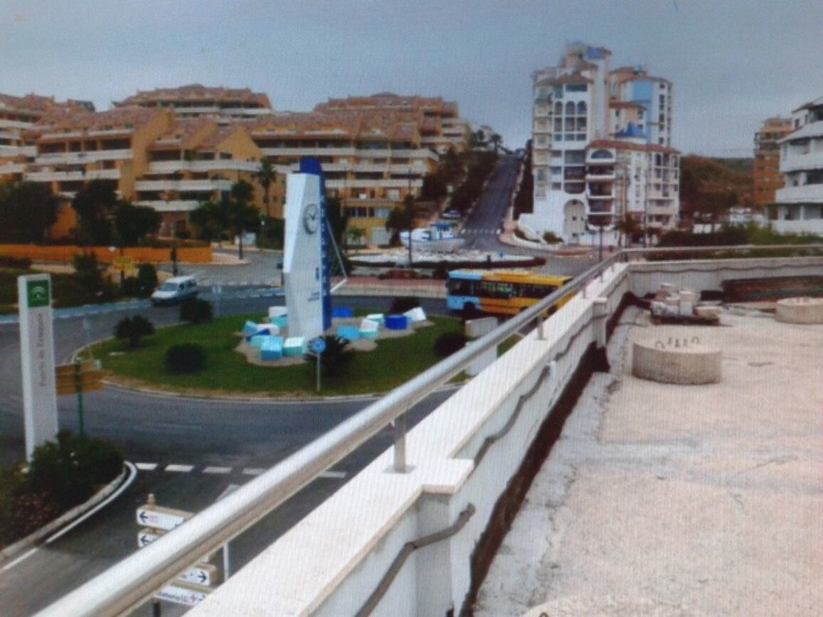 Apartment For Sale in Estepona, Málaga