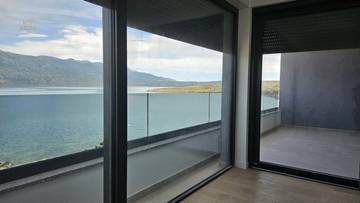 Thumbnail von Moderne Penthouses im obersten Stockwerk mit Dachterrasse und Pool direkt am Meer
