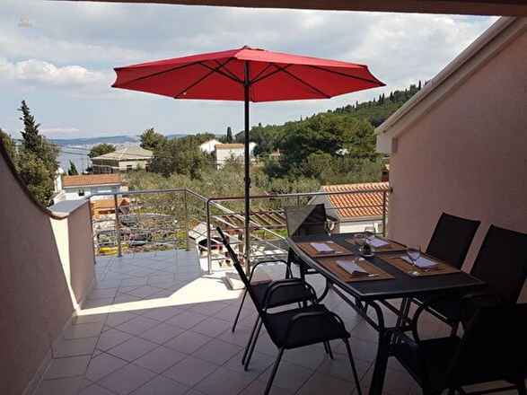 Haus mit zwei Wohneinheiten nahe dem Meer