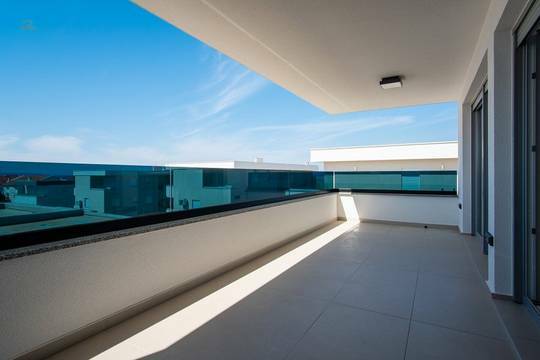 Modernes Neubau-Appartement im obersten Stockwerk