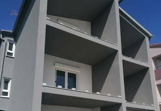 Thumbnail von Haus mit 8 Appartements in der 1. Reihe zum Meer, Region Biograd na Moru