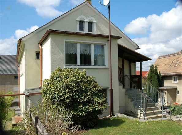 Hofgrundstück mit 2 Häusern, Gewerbeanteil und Halle