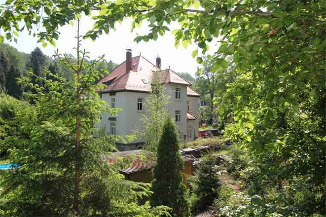 Traumhafte sanierte Jugendstilvilla mit eigener Felsengruppe in Toplage 