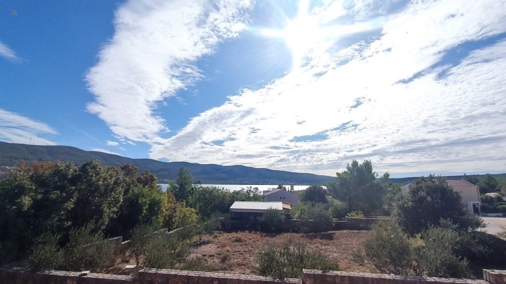 Haus mit zwei Appartements in ruhiger Lage mit Meerblick, Karinsko More