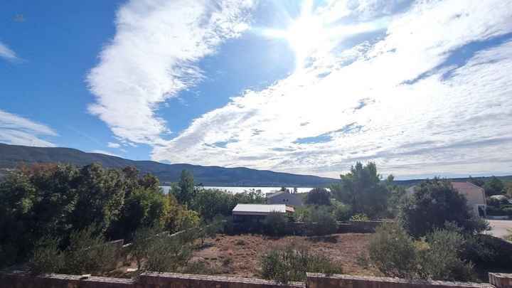 Haus mit zwei Appartements in ruhiger Lage mit Meerblick, Karinsko More