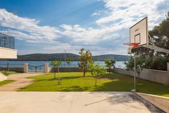 Thumbnail von Исключительная роскошная вилла на первой линии у моря