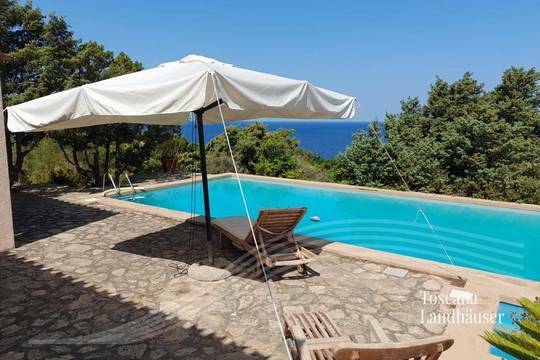 Villa mit Pool und wunderschönem Meerblick