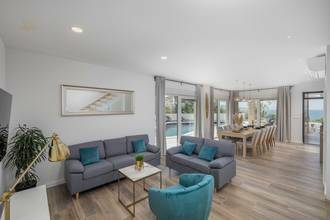 Thumbnail von Moderne Luxusvilla nahe dem Meer