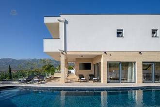 Thumbnail von Moderne Luxusvilla nahe dem Meer