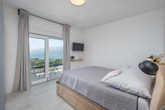 Thumbnail von Moderne Luxusvilla nahe dem Meer