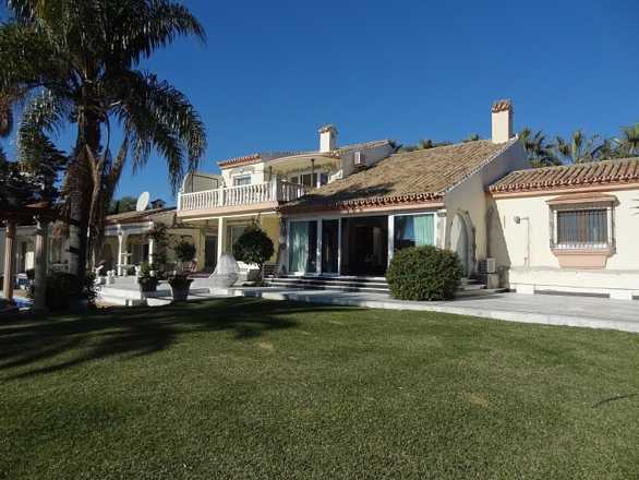 Luxus-Villa in Estepona R2133839 
