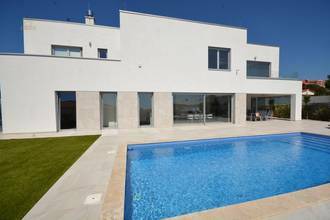 Thumbnail von Moderne Villa mit Swimmingpool und Meerblick