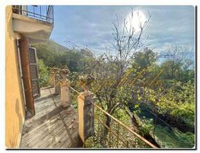 Thumbnail von Immogold Bedeutsames Dorfhaus zum renovieren in ruhiger Lage, sonnig und blick ins Grüne