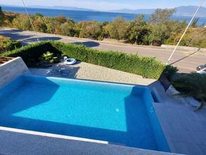 Thumbnail von Moderne Luxusvilla mit Pool und Meerblick