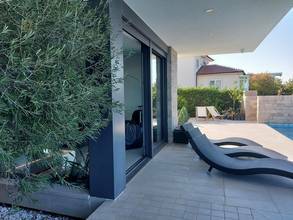 Thumbnail von Moderne Luxusvilla mit Pool und Meerblick