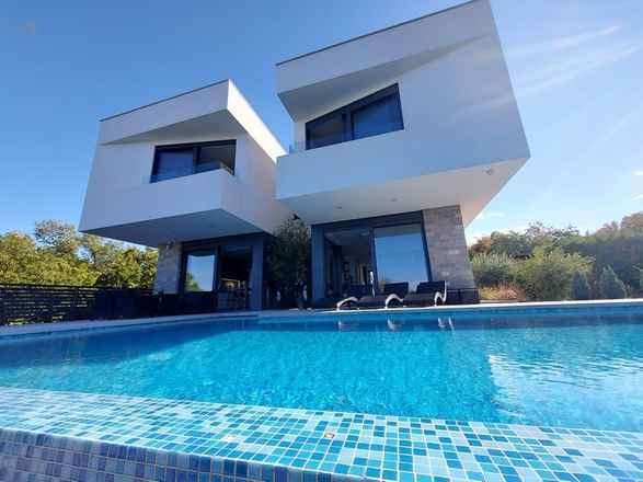 Moderne Luxusvilla mit Pool und Meerblick