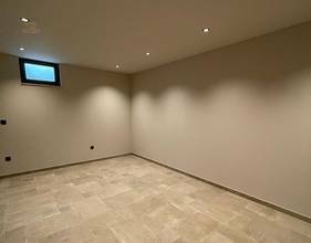 Thumbnail von Nowa willa z elementami śródziemnomorskimi i basenem w panoramicznym położeniu z widokiem na morze