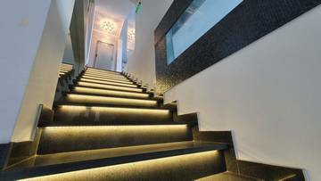 Thumbnail von Luxuriöse Villa mit Swimmingpool auf der Dachterrasse