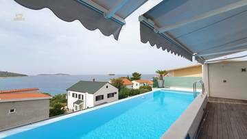 Thumbnail von Luxuriöse Villa mit Swimmingpool auf der Dachterrasse