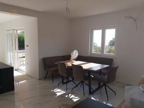 Thumbnail von Neues Haus mit Swimmingpool und Meerblick