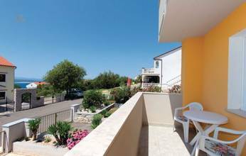 Thumbnail von Geräumiges Haus mit Swimmingpool und Meerblick in ruhiger Lage