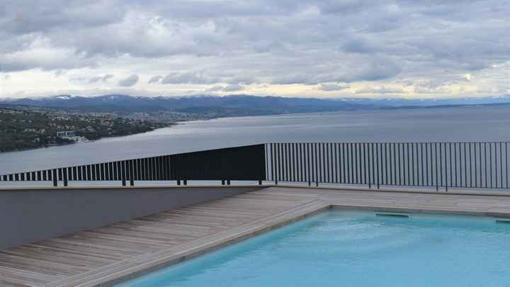 Modernes Penthouse mit privater Dachterrasse und Swimmingpool