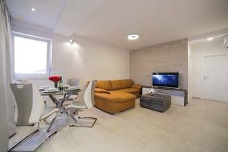 Thumbnail von Modernes Penthouse im obersten Stockwerk mit schönem Blick auf das Meer