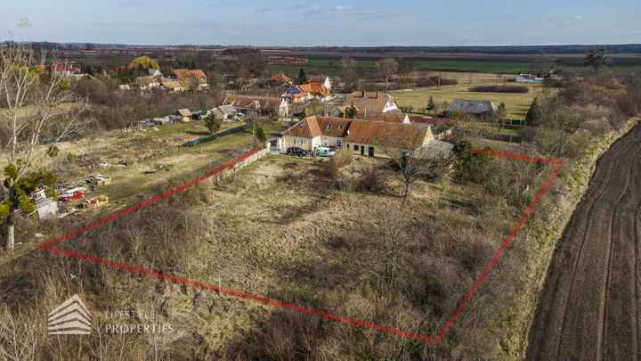 Geräumiges Einfamilienhaus mit großen Garten