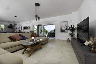 Thumbnail von Großzügige Villa mit Pool und Meerblick