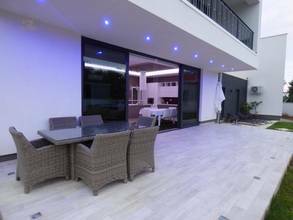 Thumbnail von Moderne Villa mit Swimmingpool und Panorama-Meerblick