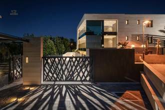 Thumbnail von Modernes Luxus-Penthouse mit Pool und Meerblick