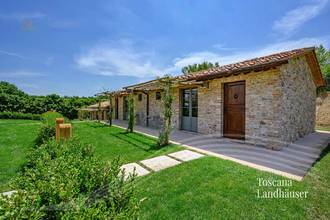 Thumbnail von パノラマビューの魅力的な天然石の邸宅とプール