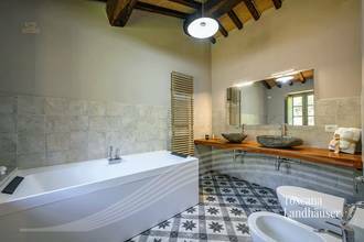 Thumbnail von パノラマビューの魅力的な天然石の邸宅とプール