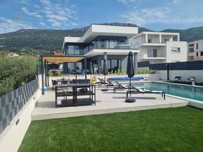 Thumbnail von Moderne Villa mit Infinity-Pool und Meerblick