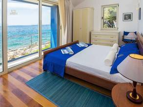 Thumbnail von Mediterranes Haus mit Pool in außergewöhnlicher Lage am Meer