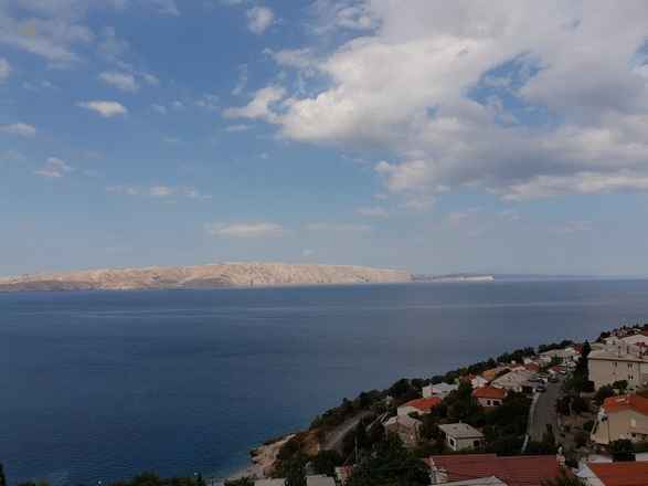 Haus mit drei Wohnungen in schöner Lage mit Meerblick
