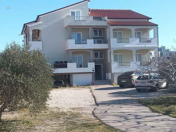Mehrfamilienhaus in Novalja, Insel Pag mit Meerblick