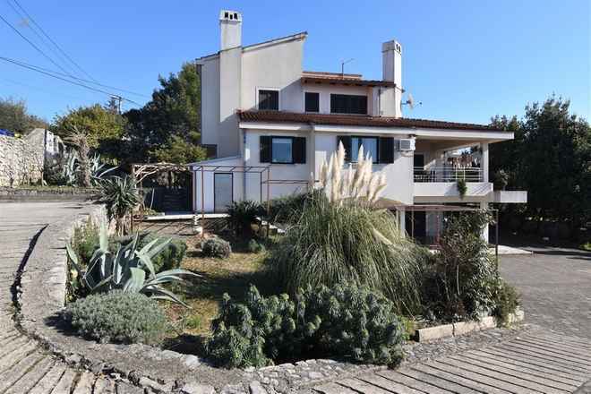 Appartementhaus in Rijeka in toller Lage mit Meerblick