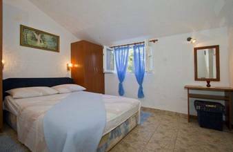 Thumbnail von Haus mit drei Wohnungen in der 1. Reihe zum Meer