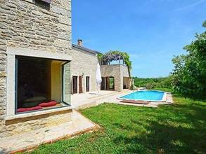 Thumbnail von Mediterranes Steinhaus mit Swimmingpool