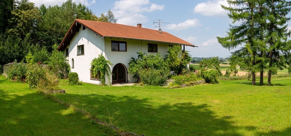 Rarität: Ein- oder Zweifamilienhaus im Außenbereich auf 3.663 m² Grundstück in Aßling